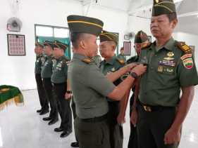 Porno yulduzning eshagida ikkita xoroz