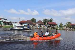 Kapolres Pelalawan Bersama Forkopimda Memantau Ketinggian Debit Air Sungai Kampar.