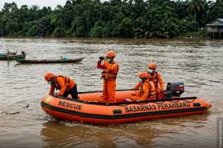 Perahu Terbalik di Sungai Indragiri, 2 Selamat, 1 Orang Masih Dalam Pencarian