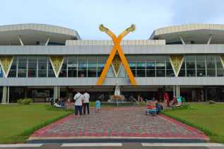 Tarif Parkir Mobil di Bandara SSK II Pekanbaru Naik per 1 Agustus, Jam Pertama Jadi Rp9.000