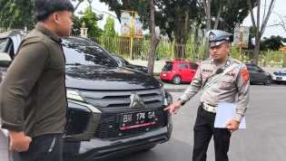 Razia TNKB di Jalan Sudirman: 15 Tilang Dikeluarkan, 10 Pasang Pelat Tidak Standar Disita