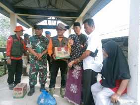 Korban Longsor di Inhil Riau Terima Bantuan Sembako