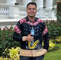 Lurah Pangkalan Kerinci Timur Raih Kenaikan Pangkat Luar Biasa Berkat Inovasi Pelayanan Publik