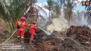 Bermalam di Rumah Warga, Tim Manggala Agni Berjibaku Padamkan Karhutla di Pasir Limau Kapas dan Kandis