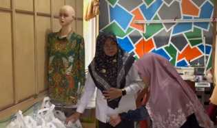Ekonomi Siak Mengeliat, Penjahit Lokal Raup Untung Jutaan dari Program Baju Sekolah Gratis