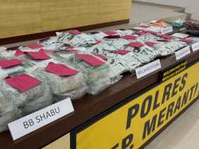 Polisi Gagalkan Peredaran 30 Kg Sabu dan Ribuan Liquid Narkotika dari Malaysia