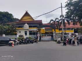 KPK Masuk Disdik Riau Di kawan Brimob Bersenjata