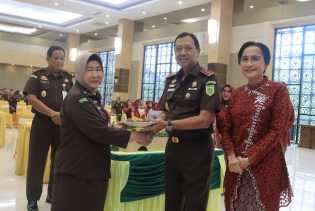 Peringati HBA ke-66 dan HUT IAD ke-26, Kejati Riau Gelar Syukuran Sederhana dan Berbagi Santunan