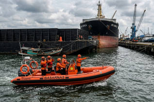 Terseret Arus Kuat, Kapal Pompong Tenggelam di Siak: Tiga Penumpang Masih Dalam Pencarian