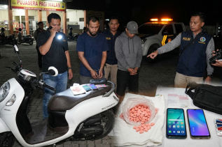 Polres Dumai Bongkar Peredaran 78 Butir Ekstasi di Parkiran Pujasera, Dua Pria Ditangkap