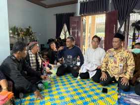 Sampaikan Belasungkawa, Plt Gubri Utus Kadiskes ke Rumah Duka dr Alex