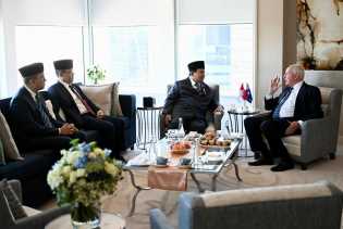 Di Tengah Kunjungan Kenegaraan, Presiden Prabowo Diskusi Hangat dengan Mantan PM Paul Keating