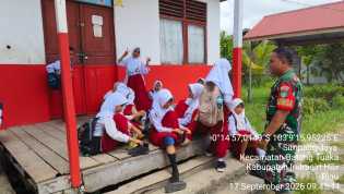Babinsa Batang Tuaka Edukasi Siswa Kurangi Bermain HP dan Tingkatkan Semangat Belajar