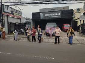 Forum Komunikasi Jeme Semende (FKJS), mengadakan kegiatan sosial bagi-bagi takjil gratis.