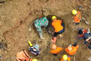 Basarnas Pekanbaru Ikut Turunkan Tim Bantu Pencarian Korban Longsor Tapsel
