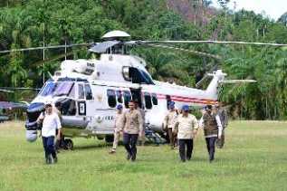 Presiden Prabowo Tinjau Kondisi Pengungsi dan Pembangunan Huntara di Agam