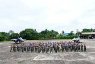 Latihan Tempur F-16 TNI AU dan F-15 Amerika Resmi Ditutup