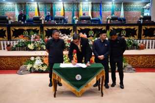 DPRD Sahkan Tiga Ranperda Pemprov Riau Menjadi Perda