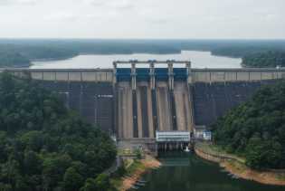 Meskipun aliran masuk meningkat, permukaan air Waduk Koto Panjang dijamin aman.