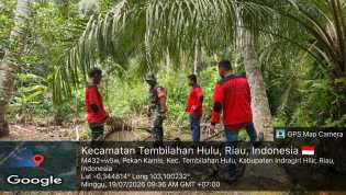 Jaga Kondusivitas Desa, Babinsa Koramil 01/Tembilahan Gelar Patroli Penanganan Tapal Batas
