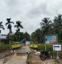 Gotong Royong Warga dan Perangkat Desa Wonosari Perbaiki Jembatan Kanal 9,5 Demi Kelancaran Akses Warga