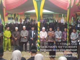 Bukan Sekadar Perpisahan, Kepala Desa Sungai Intan Tanamkan Pesan Moral bagi Lulusan Madrasah Jami'atul Islamiyah