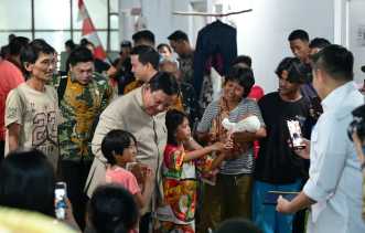 Momen Hangat Presiden Prabowo Bersama Warga Relokasi Senen di Hunian Baru