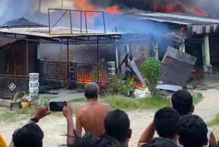 11 Ruko di Pasar Kuok Kampar Ludes Terbakar, Diduga Akibat Korsleting Listrik
