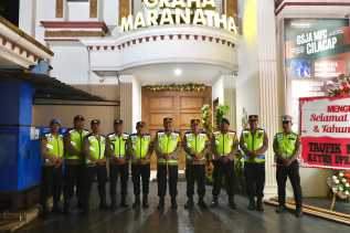 Kapolresta Cilacap Tinjau Pos Pengamanan Gereja, Wujudkan Natal yang Aman dan Damai