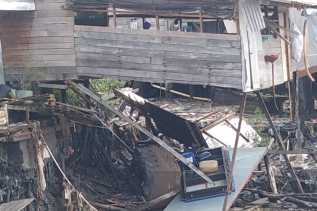 Longsor di Kuala Enok Inhil: Empat Rumah Terjun ke Sungai, Belasan KK Terdampak