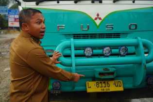 Tinjau Jalan Rusak Minas-Perawang, Gubri Bakal Panggil Perusahaan Pemilik Truk ODOL