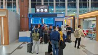 Abu Vulkanik Anak Gunung Krakatau Ganggu Penerbangan, 5 Rute Bandara SSK II Pekanbaru Batal