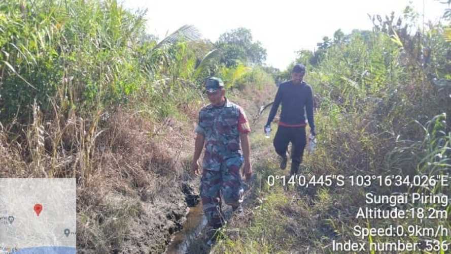 Babinsa Sungai Piring Terus Lakukan Siaga Karhutlah