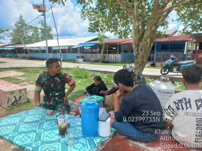 Babinsa Koramil 08/Mdh Jaga Kekeluargaan dalam Pembinaan SDM di Desa Binaan