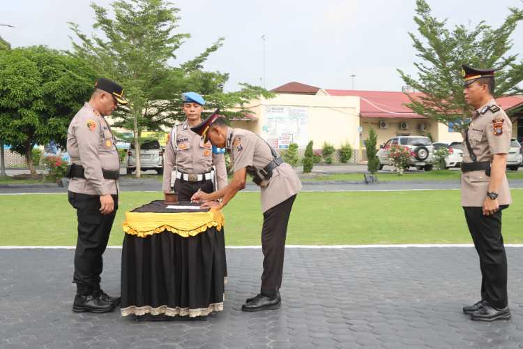 Kapolres Batu Bara Pimpin Upacara Sertijab Kabag SDM Polres Batu Bara
