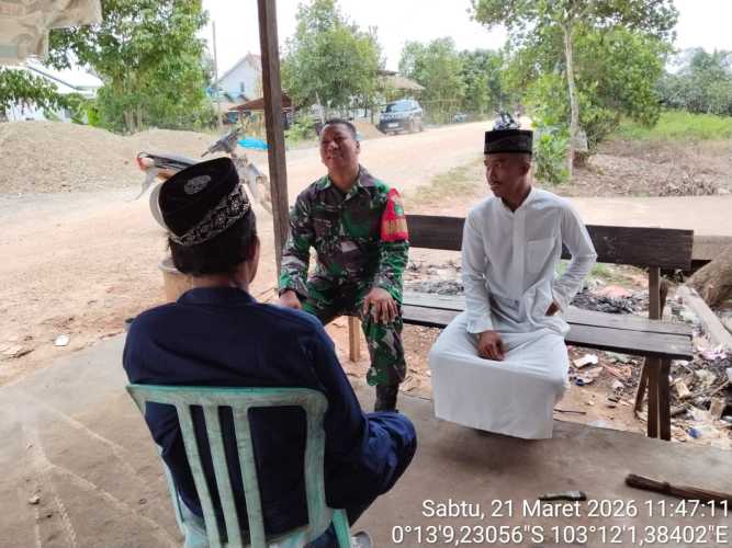 Babinsa Sungai Dusun Perkuat Komunikasi dan Silaturahmi Warga di Momen Lebaran