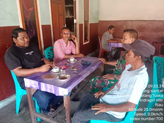 Babinsa Desa Tanjung Siantar Ajak Warga Jaga Kamtibmas Lewat Komunikasi Sosial