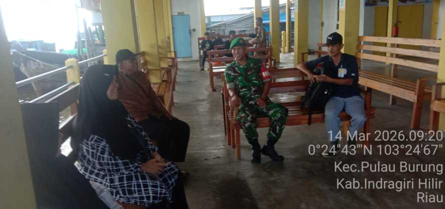 Babinsa Koramil 11/PBR Ingatkan Warga Jaga Keamanan Rumah Saat Cuti Lebaran