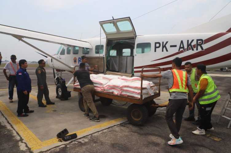 Gunakan Pesawat Cessna, Sebanyak 1000 Kilogram Garam Disemai di Langit Dumai dan Rupat
