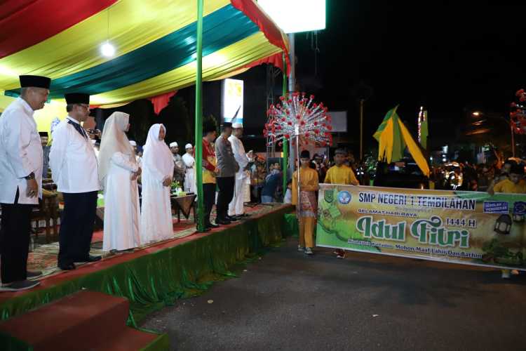 Bupati Inhil Lepas Peserta Pawai Takbir ditandai dengan Pemukulan Rebana