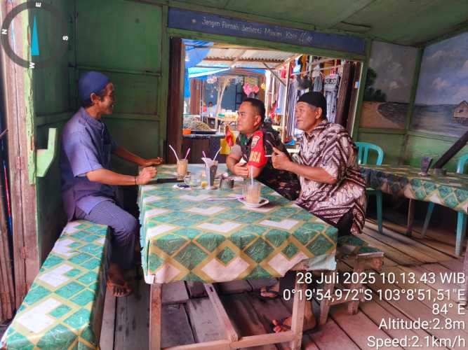 Babinsa Koramil 12/Batang Tuaka Tingkatkan Kesadaran Hukum Masyarakat Desa Simpang Jaya