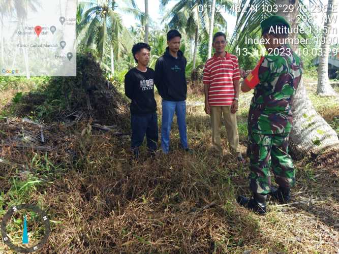 Stop Karhutla, Upaya Babinsa Koramil 08/Mandah Serma H.Situmorang  Menjaga Wilayah Binaan Aman Kebakaran