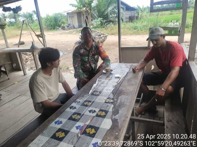 Babinsa Koramil 12/Btk Ajak Pemuda Desa Sungai Dusun Tinggalkan Narkoba dan Berdayakan Diri dengan Kegiatan Positif