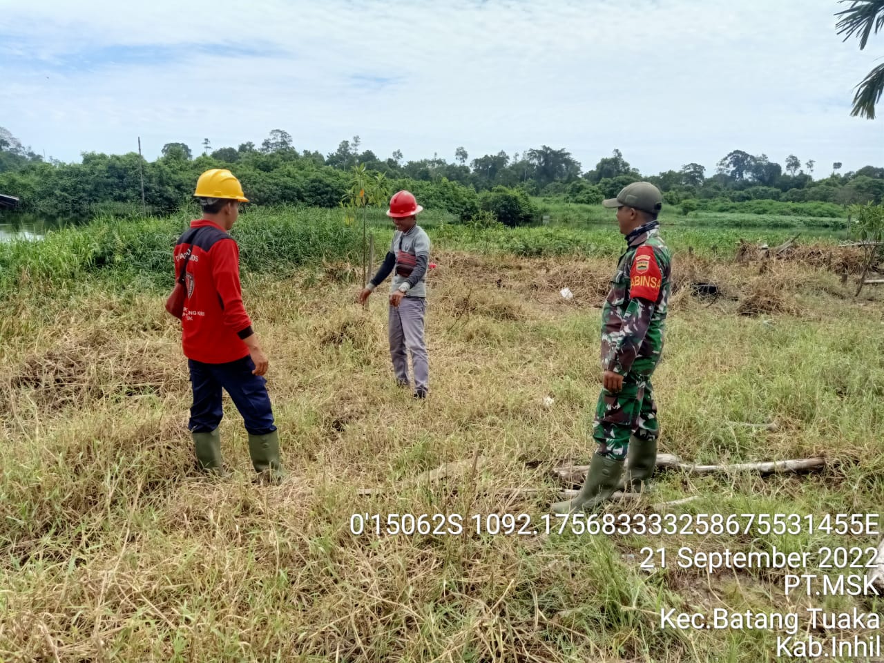 Kopda Sihabuddin Babinsa Koramil 12/Batang Tuaka Terus Mempercepat Pencegahan Karhutlah