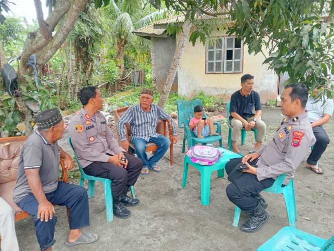 Kapolsek Indrapura Melayat Kerumah Almarhum Amalia Gema Putri