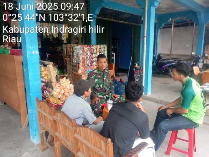 Babinsa Koramil 11/PBR Aktif Jaga Keamanan Lingkungan di Desa Ringin Jaya
