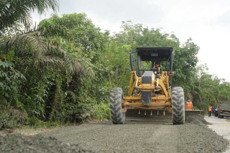 Instruksi Plt Gubri Dieksekusi, Tim Perbaikan Jalan Provinsi Mulai Bergerak