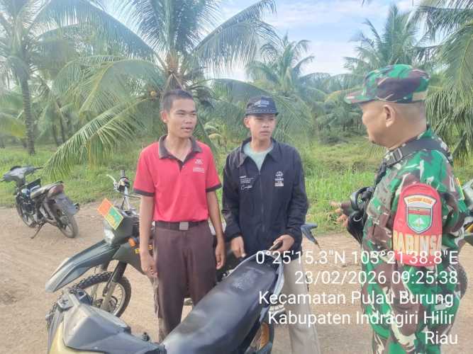 Babinsa Sri Danai Jaya Tekankan Keselamatan Berkendara kepada Generasi Muda