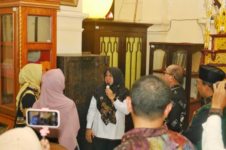 Bupati Siak Bisikkan Harapan Rp20 Miliar ke DPR RI Demi Restorasi Istana