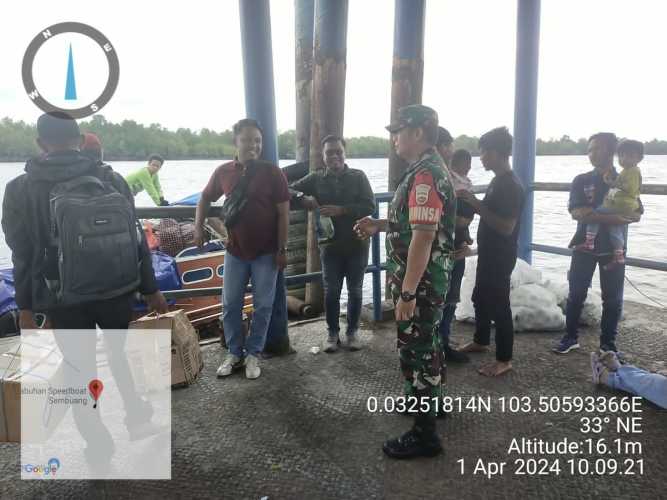 Babinsa Sosialisasi Keselamatan Berlayar di Pelabuhan Sembuang